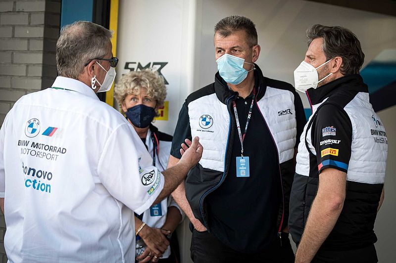 Bonovo action BMW Racing Team tritt in der WorldSBK 2022 mit Eugene Laverty und Loris Baz an.