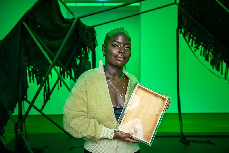 Sandra Mujinga gewinnt den Preis der Nationalgalerie 2021. BMW ist seit 2006 langjähriger Partner des bedeutendsten Preises für zeitgenössische Kunst in Deutschland.