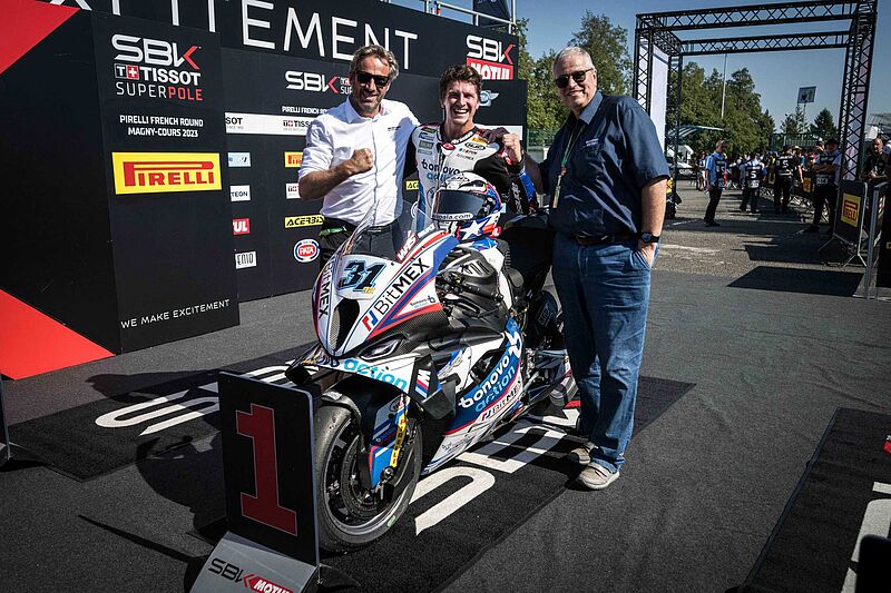WorldSBK in Magny-Cours: Poleposition-Jubel, doch auch gemischte Gefühle bei BMW Motorrad Motorsport.