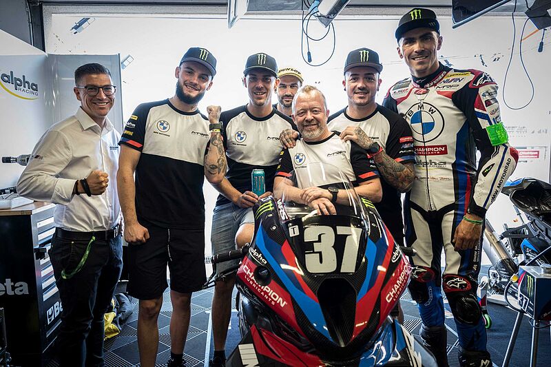 BMW M 1000 RR nicht zu schlagen: BMW Motorrad World Endurance Team sichert sich mit neuem Rundenrekord die Poleposition für den Bol d‘Or.