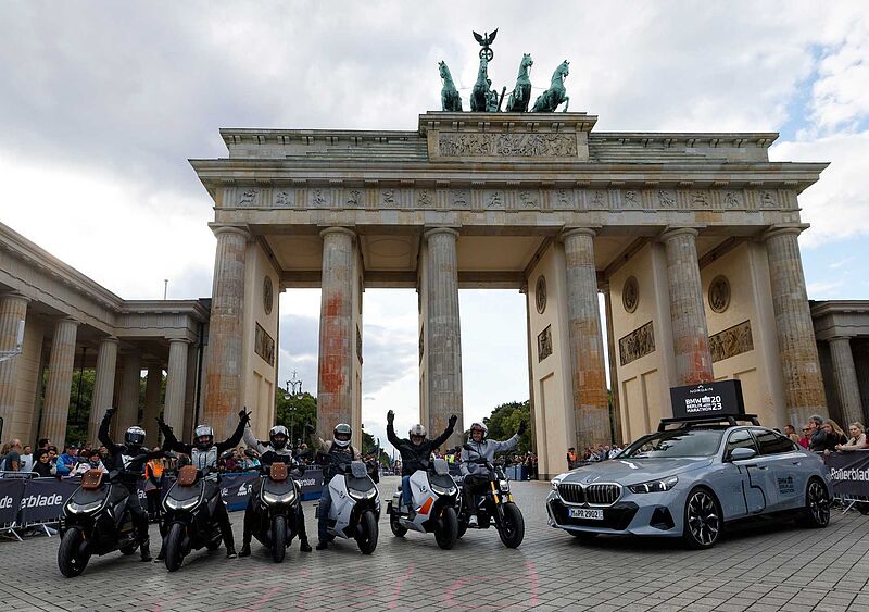 BMW BERLIN-MARATHON Streckentest: Vollelektrische BMW Motorräder liefern Fahrfreude und unterstützen den reibungslosen Ablauf.