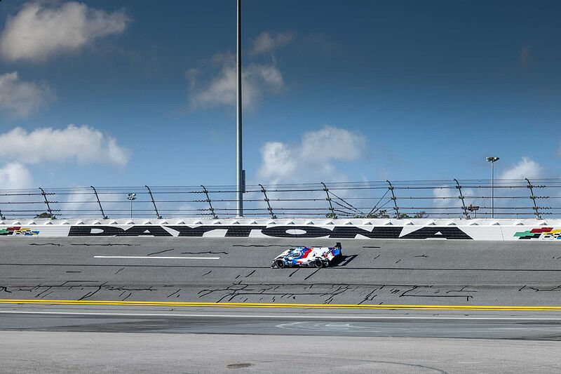 24h Daytona: GTD-PRO-Podium für den BMW M4 GT3 – Technische Probleme werfen BMW M Hybrid V8 zurück.