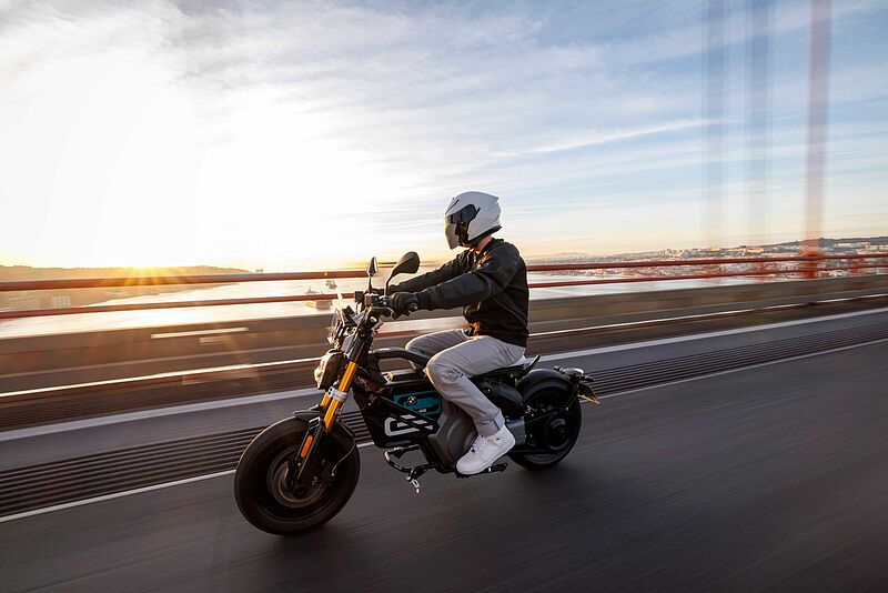 BMW CE 02. Zusätzliches Bildmaterial.