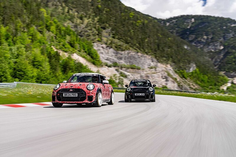 MINI John Cooper Works und Bulldog Racing bereit für den intensiven Wettbewerb beim 24-Stunden-Rennen auf dem Nürburgring.