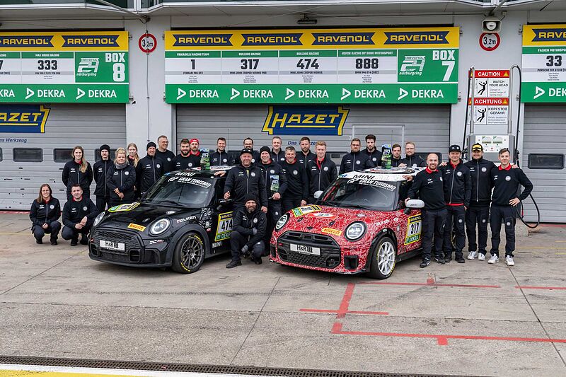 Klassensieg vor Weltpremiere: MINI John Cooper Works und Bulldog Racing feiern Triumph beim 24-Stunden-Rennen am Nürburgring 2024.