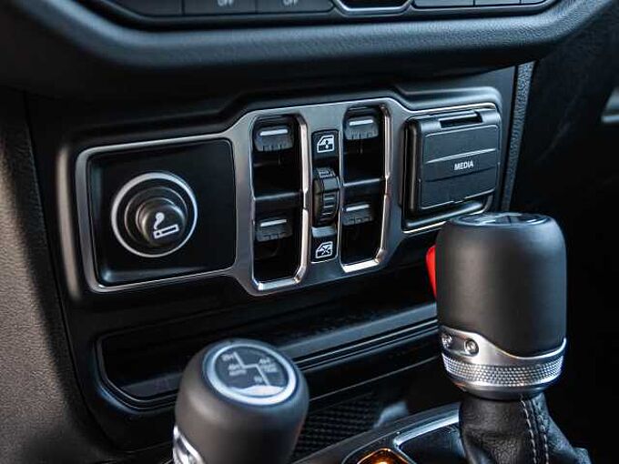 Jeep Wrangler Sahara 2.0l SILVERSTAR