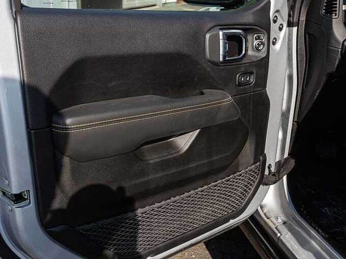 Jeep Wrangler Sahara 2.0l SILVERSTAR