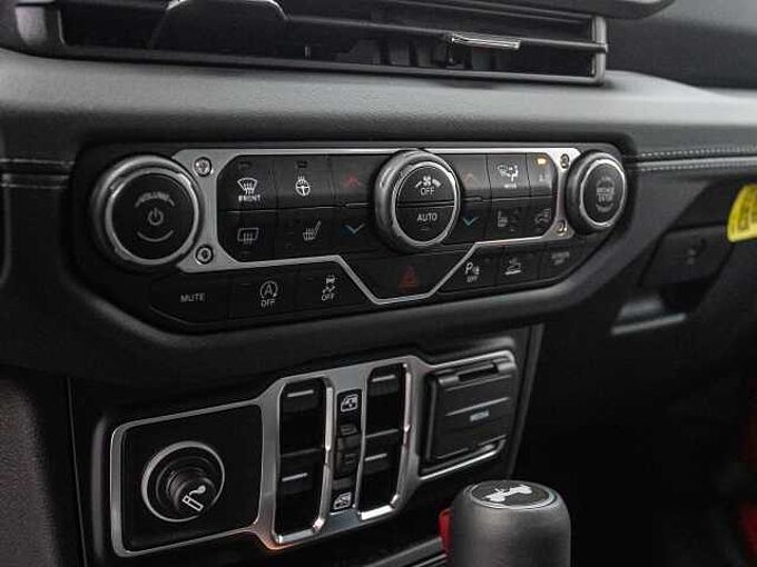 Jeep Wrangler Sahara 2.0l BLACK&RED