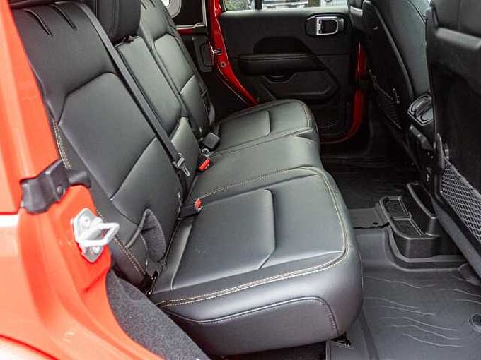 Jeep Wrangler Sahara 2.0l BLACK&RED