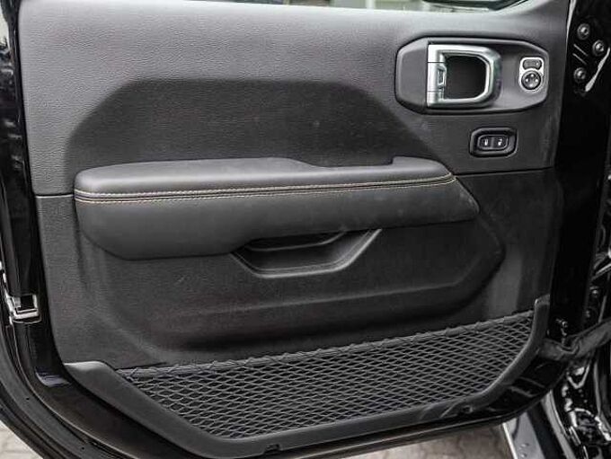 Jeep Wrangler BLACK EDITION 2.0l T-GDI Ultd. Sky-One