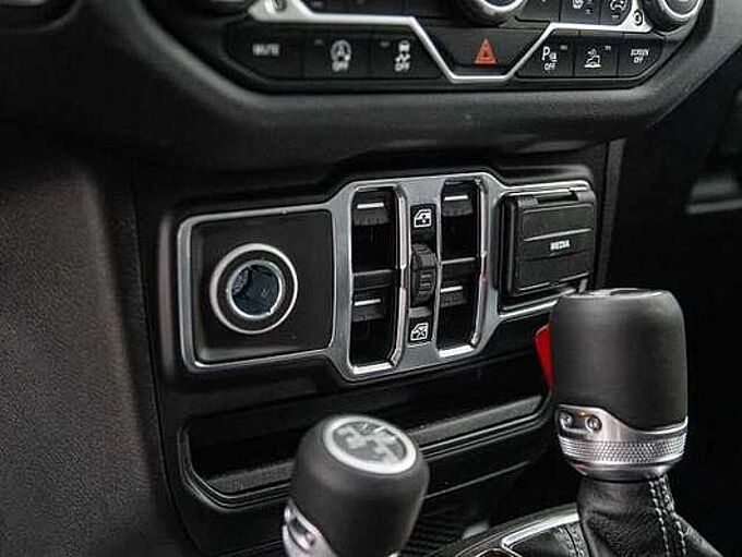 Jeep Wrangler BLACK EDITION 2.0l T-GDI Ultd. Sky-One