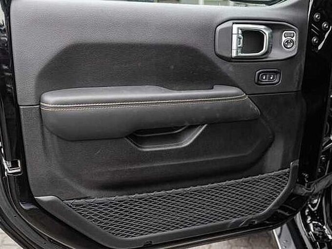 Jeep Wrangler BLACK EDITION 2.0l T-GDI Ultd. Sky-One