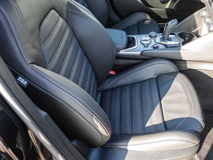 Alfa Romeo Giulia 2.0 16V AT8-Q4 INTENSA Panorama