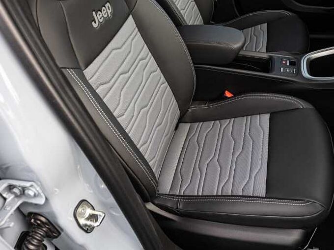 Jeep Avenger 1.2 48V 4xe Hybrid eAWD Upland