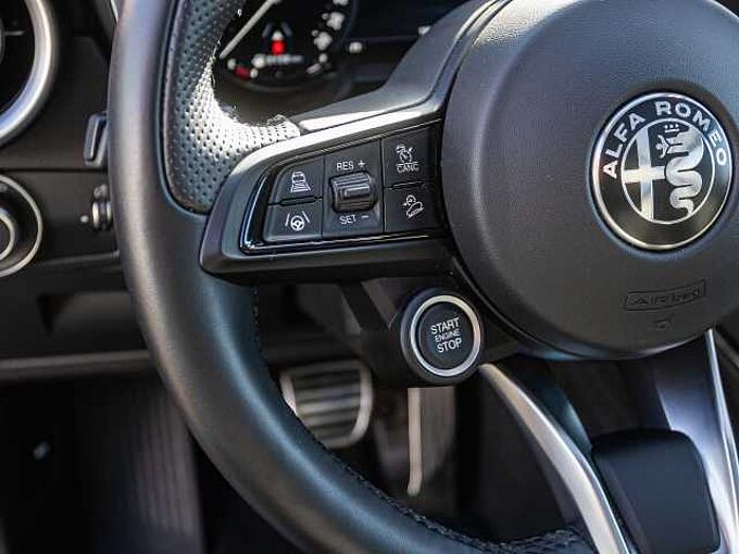 Alfa Romeo Stelvio 2.0 16V Turbo AT8-Q4 Veloce MY24 VOLL!
