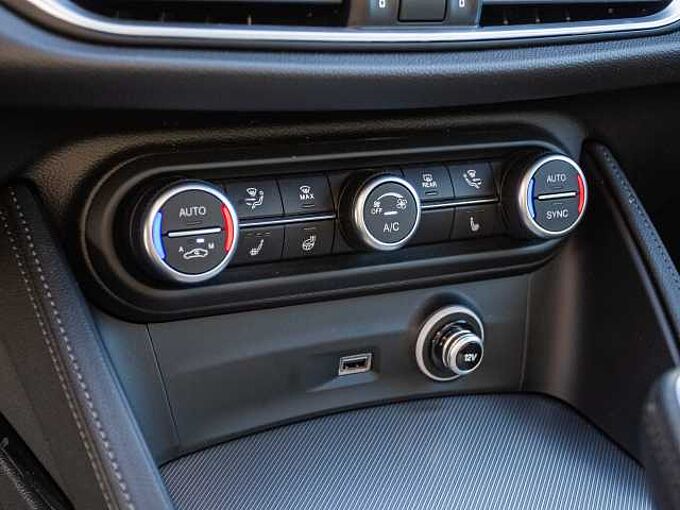 Alfa Romeo Stelvio 2.0 16V Turbo AT8-Q4 Veloce MY24 VOLL!