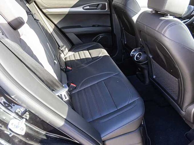 Alfa Romeo Stelvio 2.0 16V Turbo AT8-Q4 Veloce MY24 VOLL!
