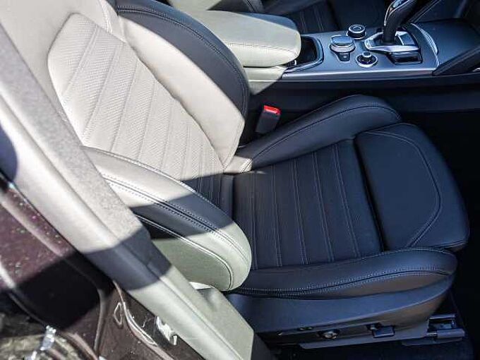 Alfa Romeo Stelvio 2.0 16V Turbo AT8-Q4 Veloce MY24 VOLL!