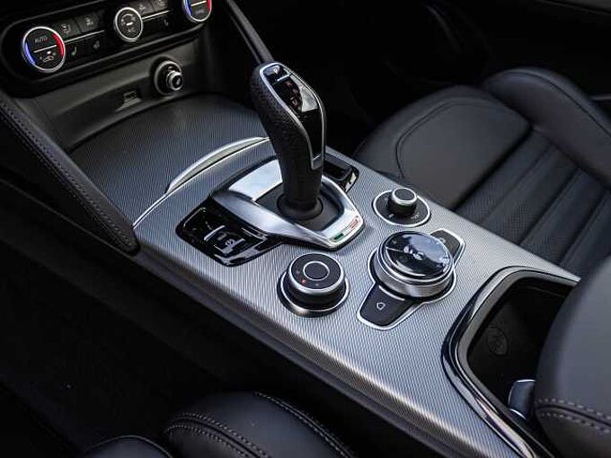 Alfa Romeo Stelvio 2.0 16V Turbo AT8-Q4 Veloce