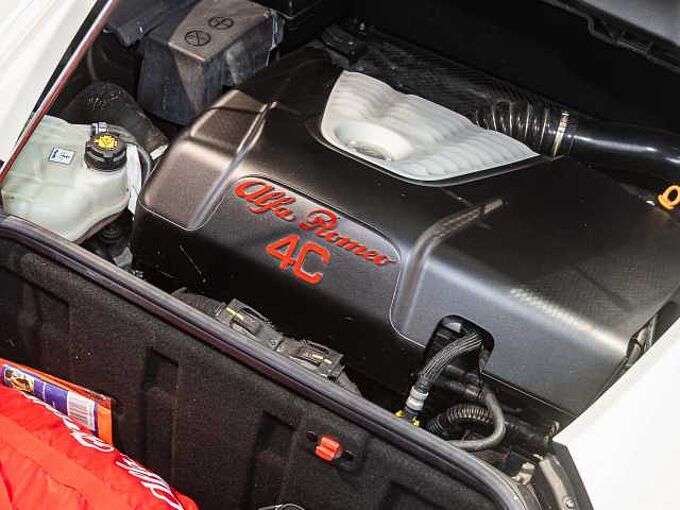 Alfa Romeo 4C 1.8 TBi Coup&eacute;  NUR 4107km!