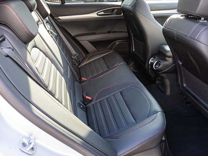 Alfa Romeo Stelvio COMPETIZIONE 2.0 Turbo 16V AT8-Q4