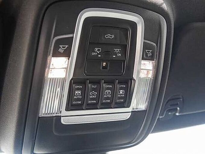 Dodge RAM 1500 Laramie Night Premium LPG