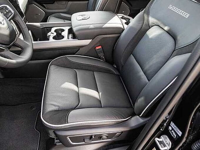 Dodge RAM 1500 Laramie Night Premium LPG