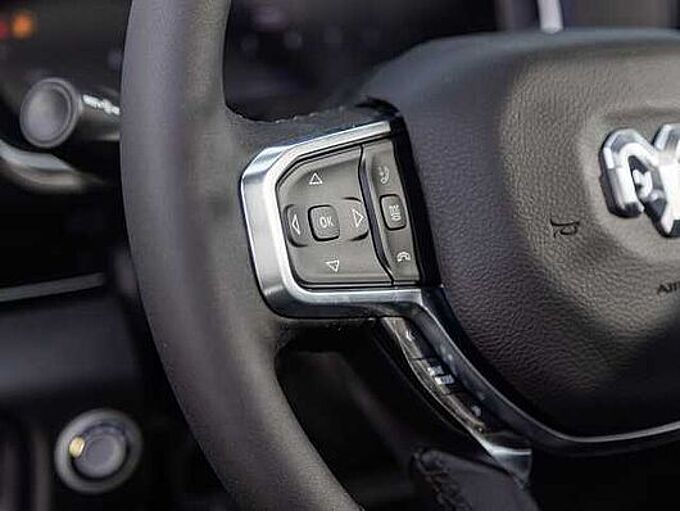 Dodge RAM 1500 Laramie Night Premium LPG