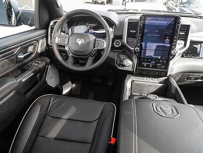 Dodge RAM 1500 Laramie Night Premium LPG