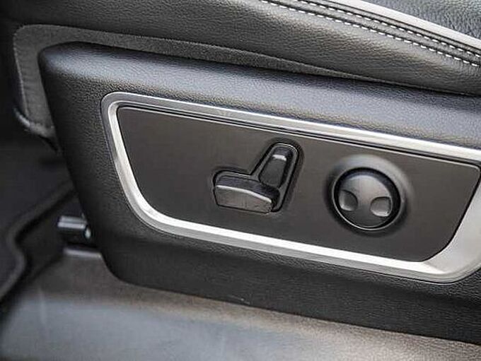 Dodge RAM 1500 Laramie Night Premium LPG