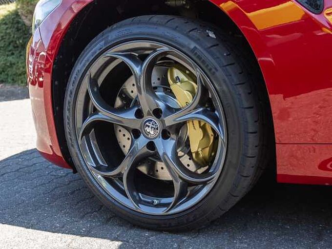Alfa Romeo Giulia 2.9 V6 Bi-Turbo Quadrifoglio ORO