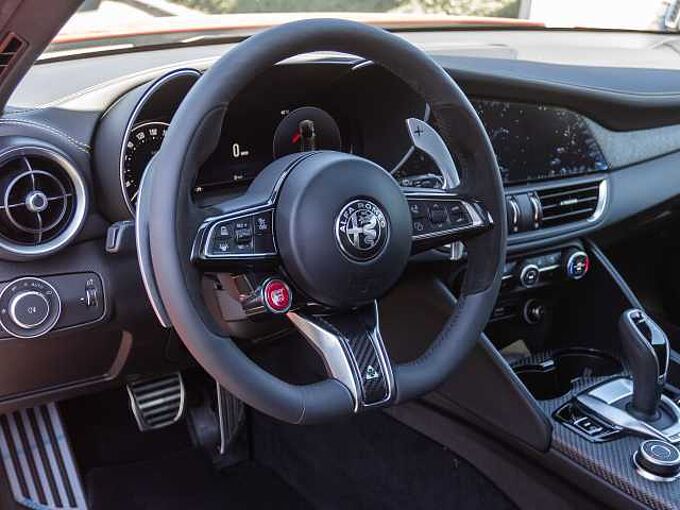 Alfa Romeo Giulia 2.9 V6 Bi-Turbo Quadrifoglio ORO