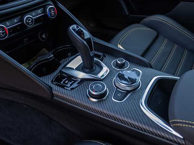 Alfa Romeo Giulia 2.9 V6 Bi-Turbo Quadrifoglio ORO