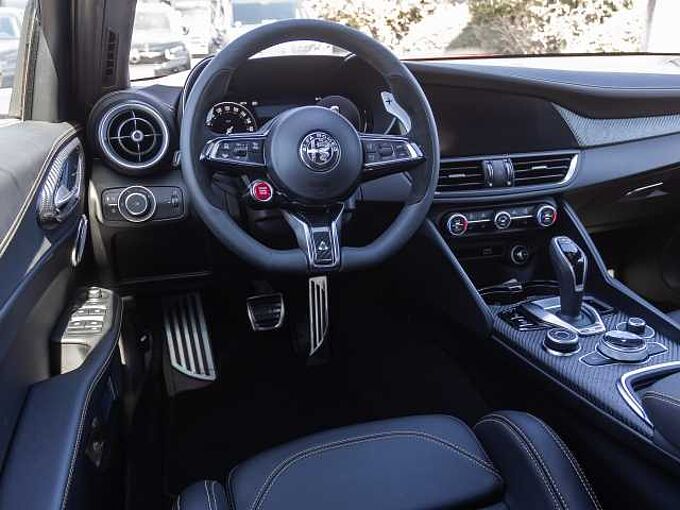 Alfa Romeo Giulia 2.9 V6 Bi-Turbo Quadrifoglio ORO