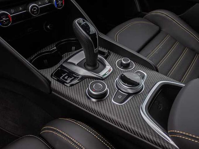 Alfa Romeo Giulia 2.9 V6 Bi-Turbo Quadrifoglio ORO