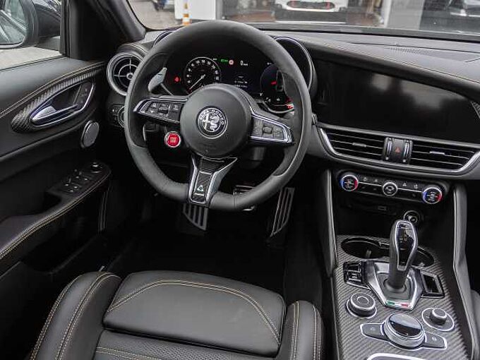 Alfa Romeo Giulia 2.9 V6 Bi-Turbo Quadrifoglio ORO