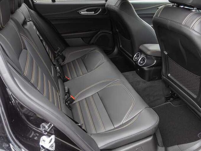 Alfa Romeo Giulia 2.9 V6 Bi-Turbo Quadrifoglio ORO