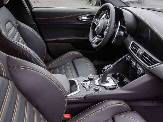 Alfa Romeo Giulia 2.9 V6 Bi-Turbo Quadrifoglio ORO