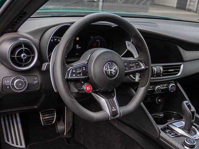 Alfa Romeo Giulia 2.9 V6 Bi-Turbo Quadrifoglio ORO