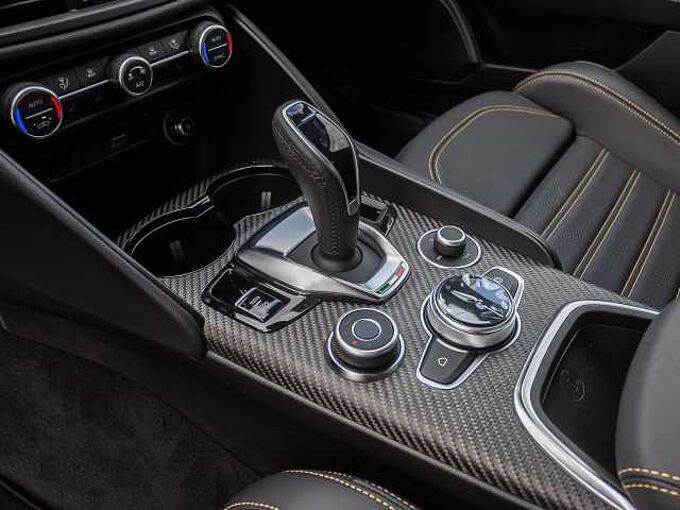 Alfa Romeo Giulia 2.9 V6 Bi-Turbo Quadrifoglio ORO