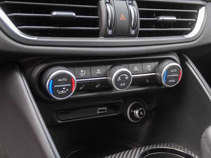 Alfa Romeo Giulia 2.9 V6 Bi-Turbo Quadrifoglio ORO