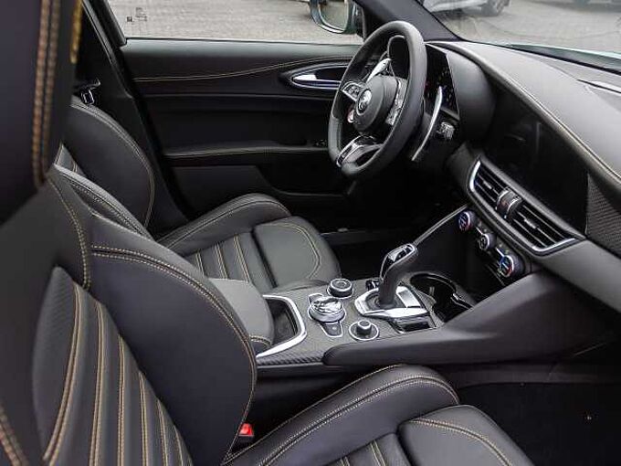 Alfa Romeo Giulia 2.9 V6 Bi-Turbo Quadrifoglio ORO