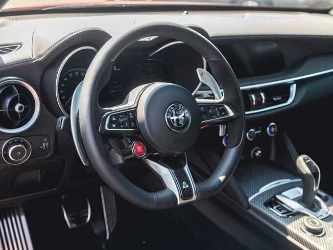 Alfa Romeo Stelvio V6 2.9 Bi-Turbo AT8-Q4 Quadrifoglio
