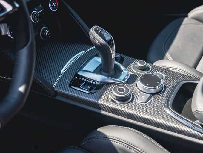 Alfa Romeo Stelvio V6 2.9 Bi-Turbo AT8-Q4 Quadrifoglio