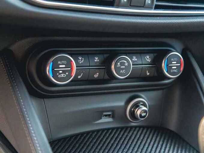 Alfa Romeo Stelvio V6 2.9 Bi-Turbo AT8-Q4 Quadrifoglio