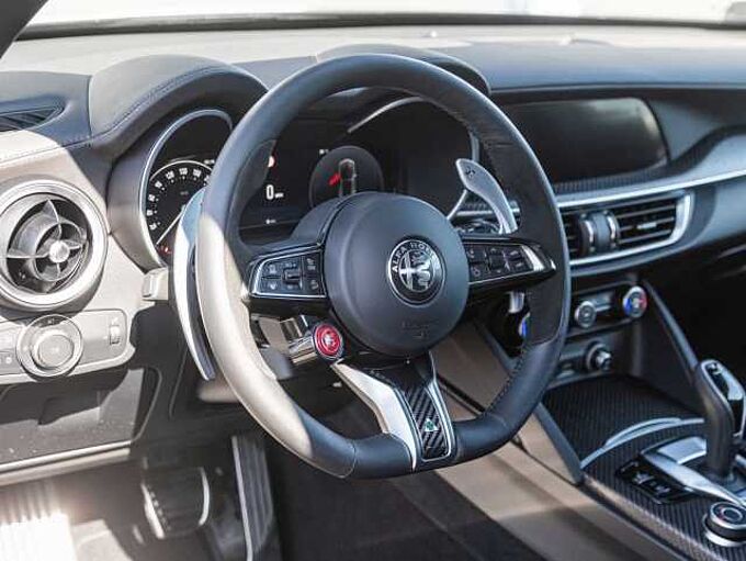 Alfa Romeo Stelvio V6 2.9 Bi-Turbo AT8-Q4 Quadrifoglio