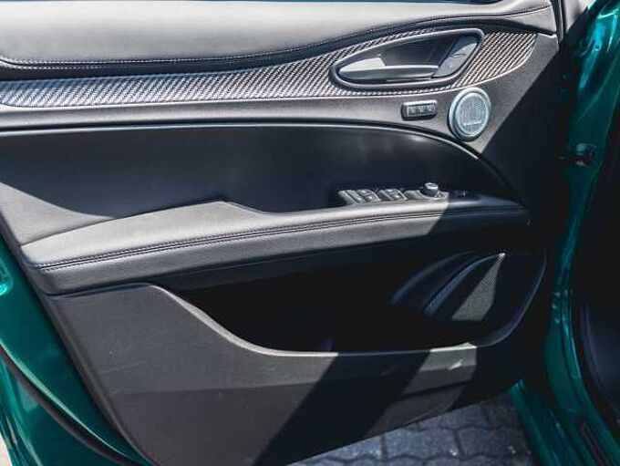 Alfa Romeo Stelvio V6 2.9 Bi-Turbo AT8-Q4 Quadrifoglio MY24
