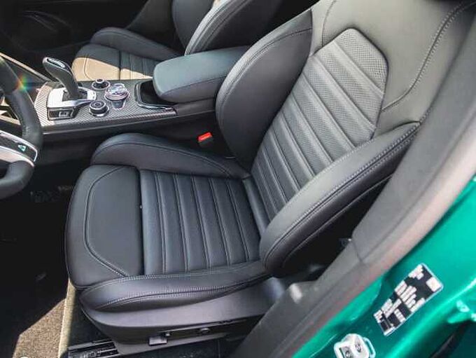 Alfa Romeo Stelvio V6 2.9 Bi-Turbo AT8-Q4 Quadrifoglio MY24