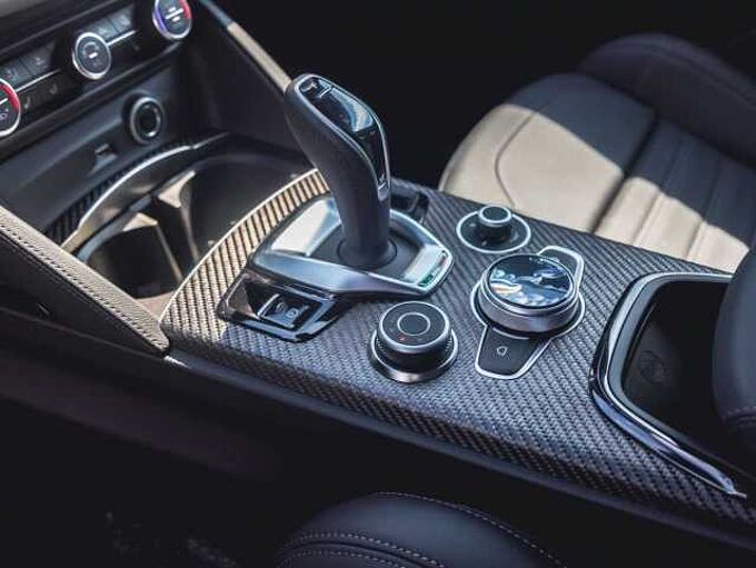 Alfa Romeo Stelvio V6 2.9 Bi-Turbo AT8-Q4 Quadrifoglio MY24