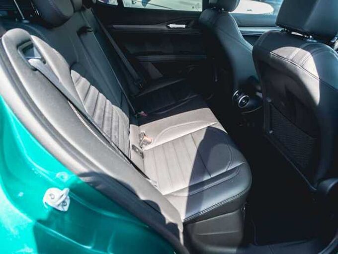 Alfa Romeo Stelvio V6 2.9 Bi-Turbo AT8-Q4 Quadrifoglio MY24